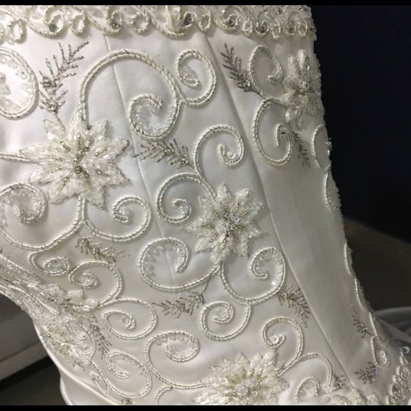 2 Piece Ballgown Wedding Dress-Matching Shawl and Purse. Brand New/Unaltered - Picture 6 of 12